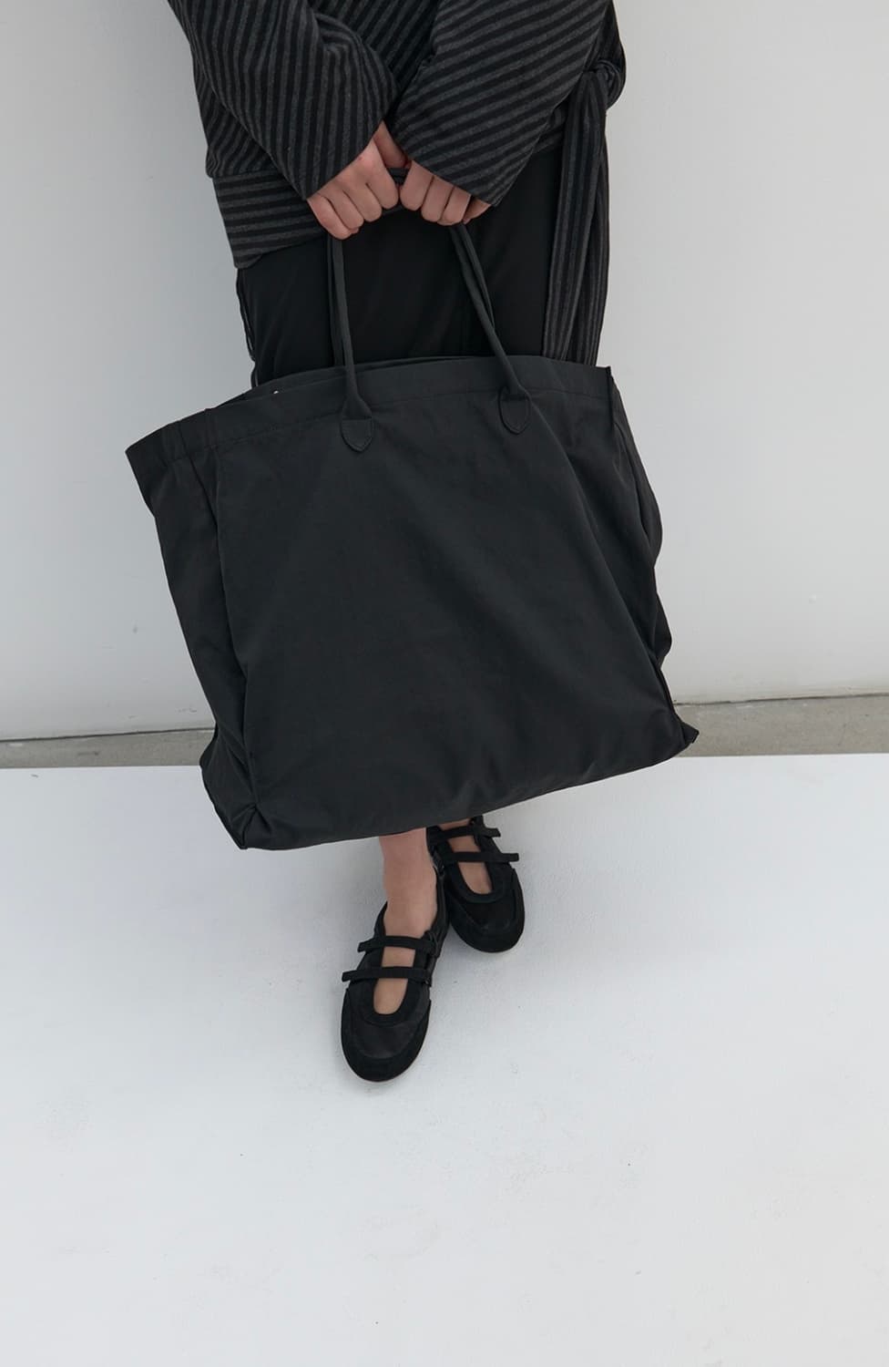 CLASSIC FABRIC BIG BAG IN BLACK 상품이미지3