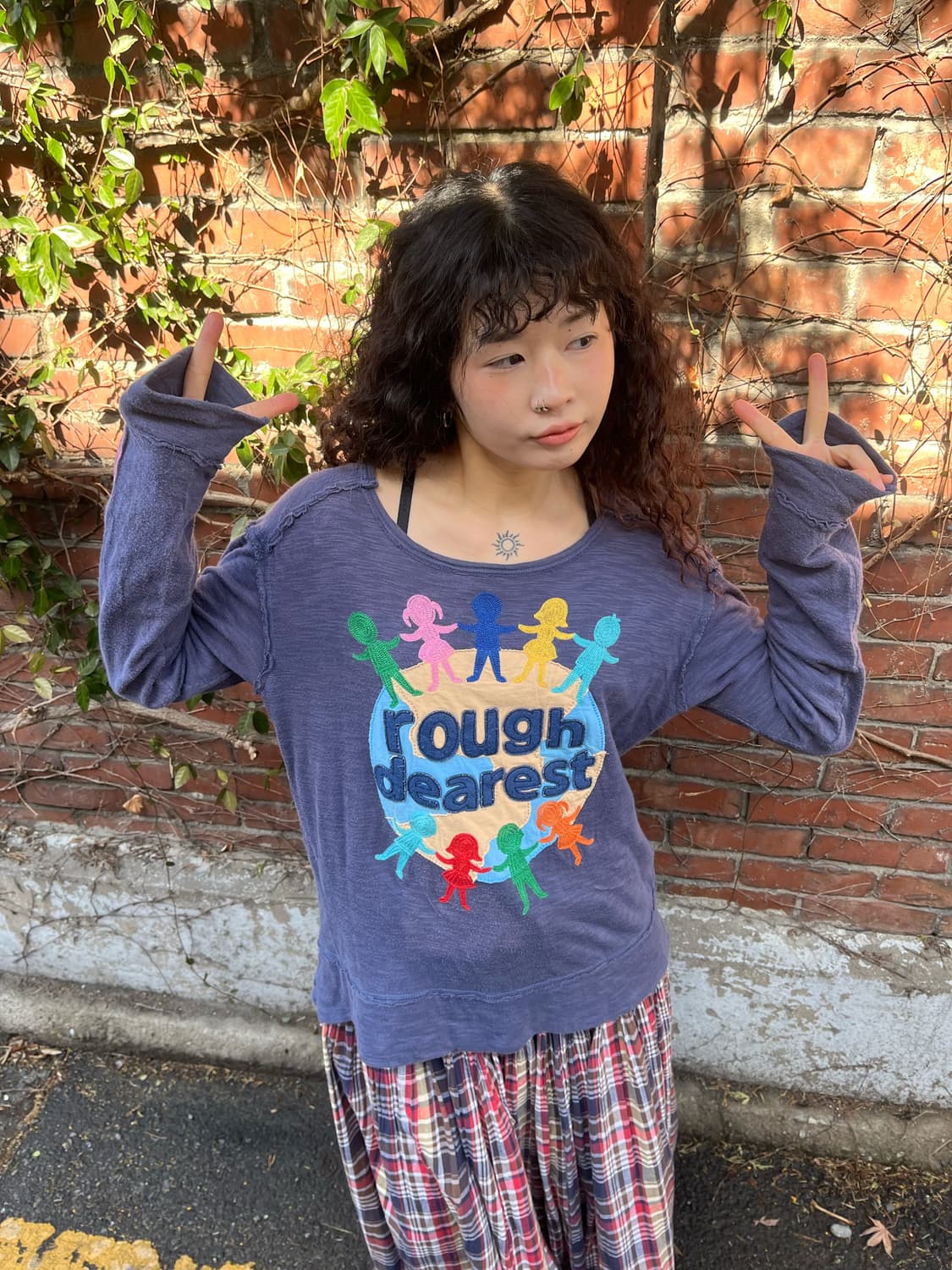 Rough 캐릭터 자수 포인트 롱 슬리브 상품이미지1