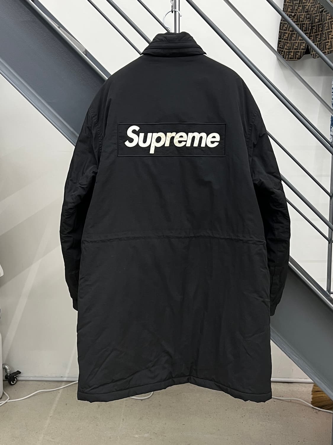 슈프림 17FW 빅로고 스타디움 파카 상품이미지1