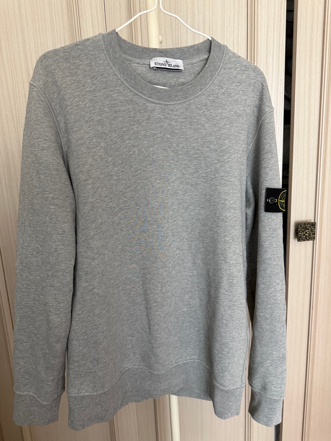 스톤 아일랜드 그레이 맨투맨 24fw  상품이미지1