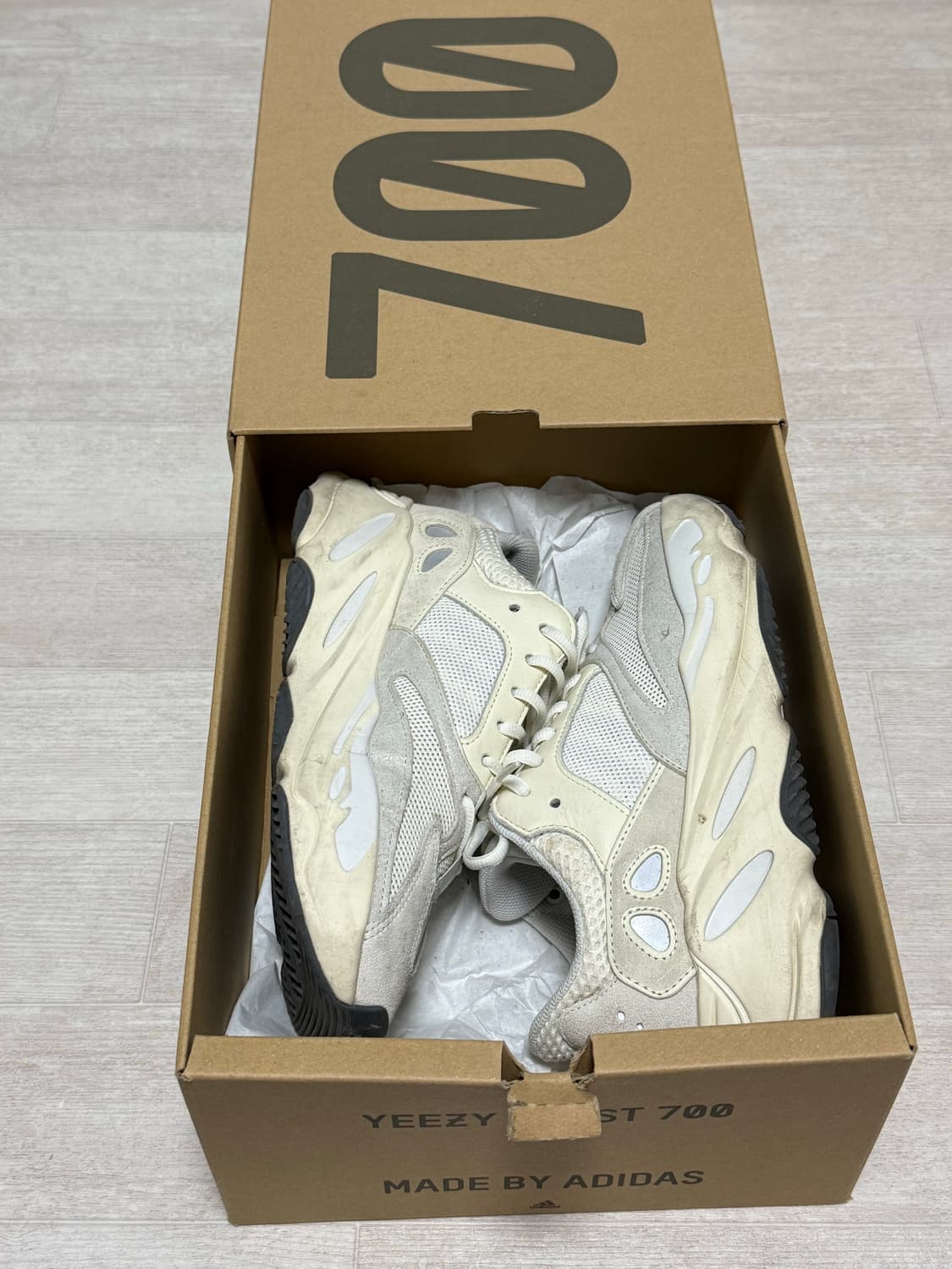 아디다스 이지 부스트 700 아날로그 265 상품이미지1