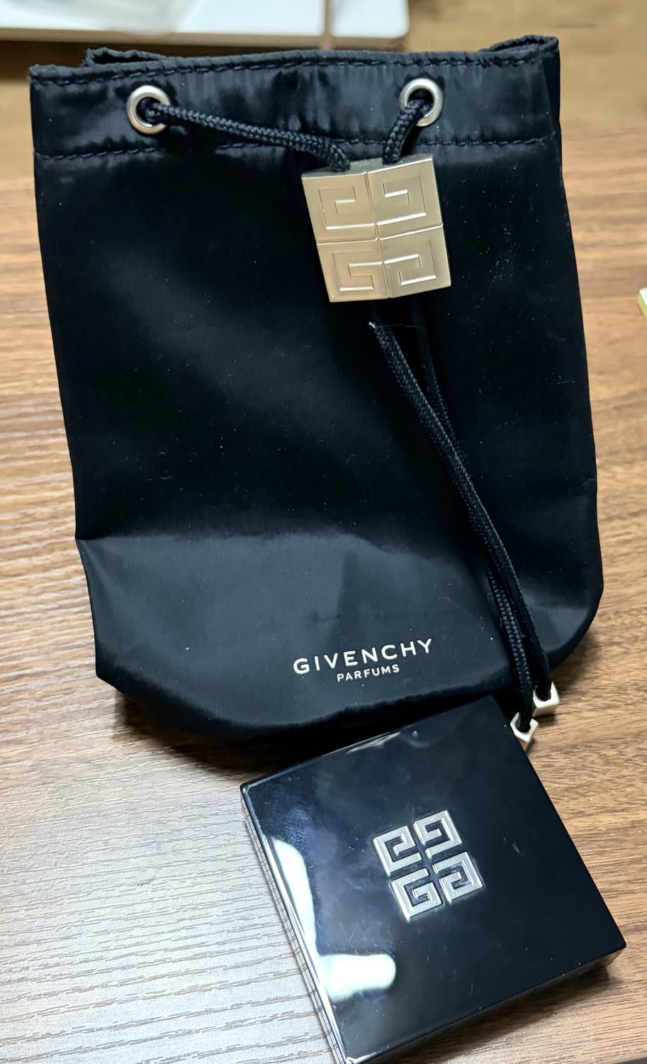 지방시 컷아웃 미니+정품 스트랩+파우치+쿠션 상품이미지10