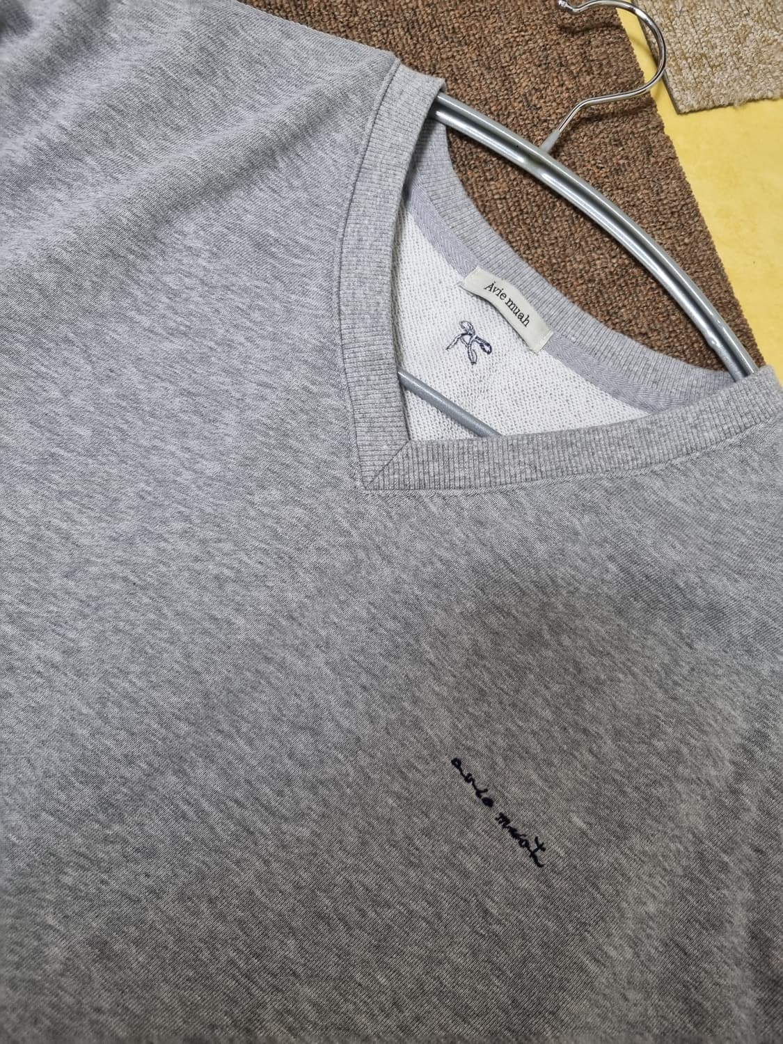 아비에무아 리본 브이넥 맨투맨 상품이미지3