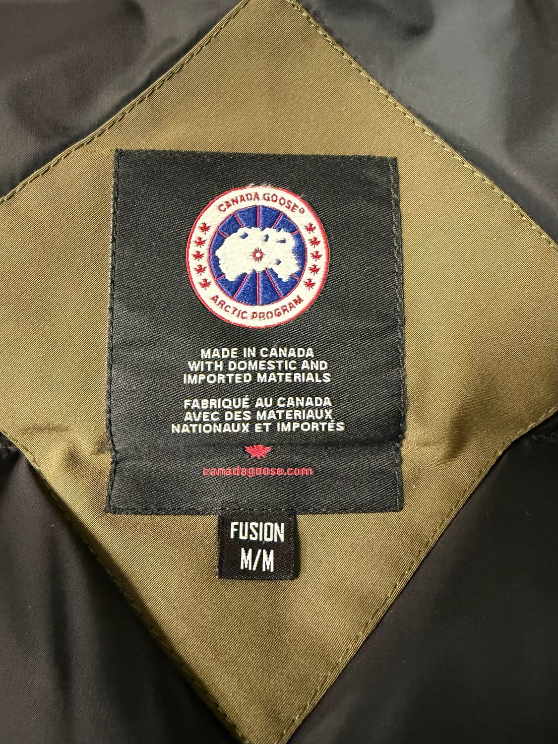 캐나다구스 샤토 밀리터리 그린 퓨전M 판매합니다. 상품이미지4