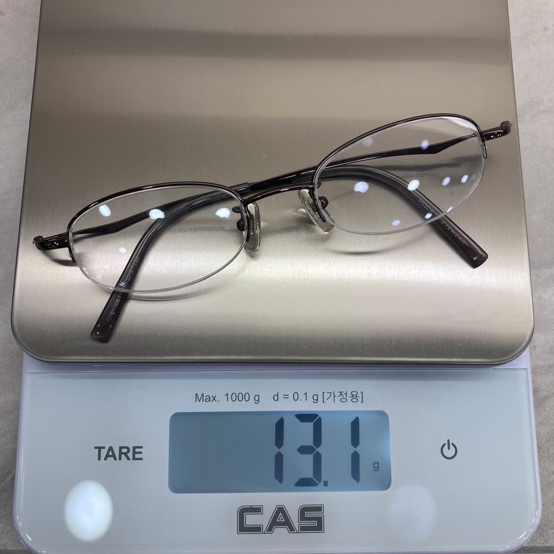 C74 MEET EYEWEAR 유광 브론즈 오벌 반무테 안경 상품이미지8