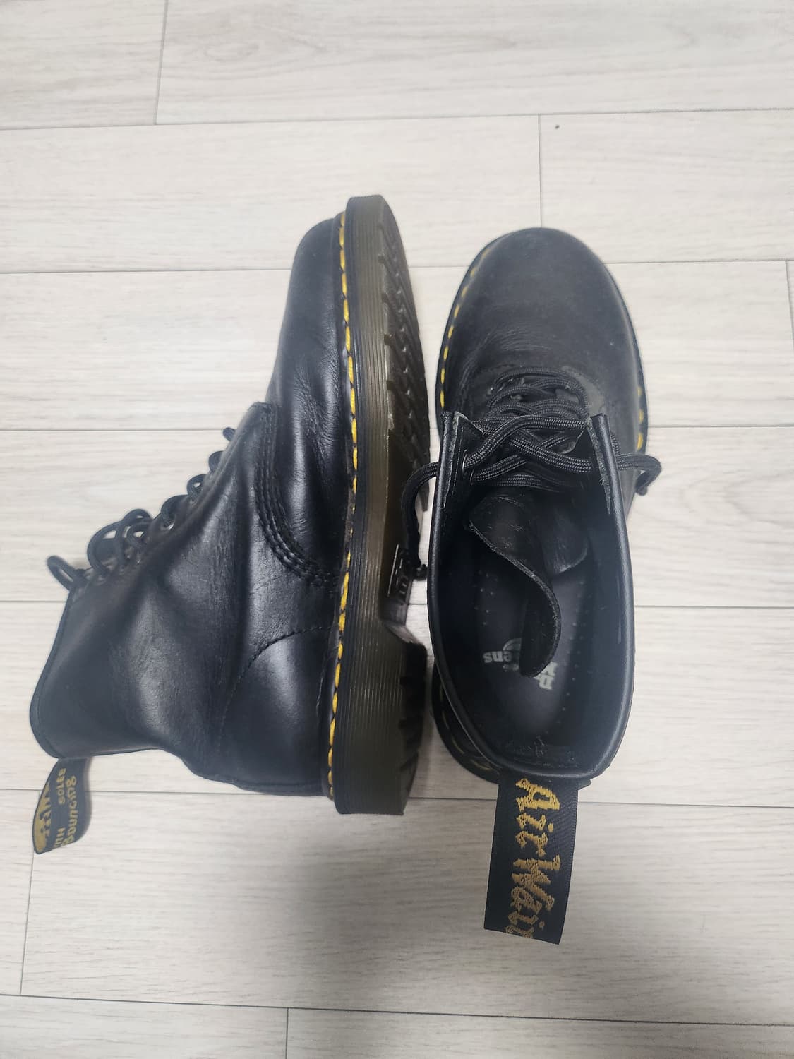 닥터마틴 닥마 1460 8홀 나파 블랙 무광 250사이즈 상품이미지2