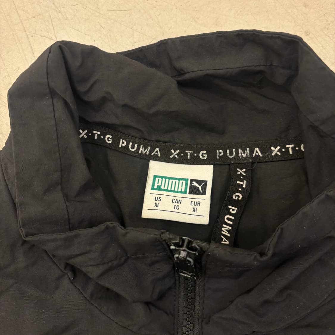 푸마 사이드라인 빅로고 바람막이 상품이미지4