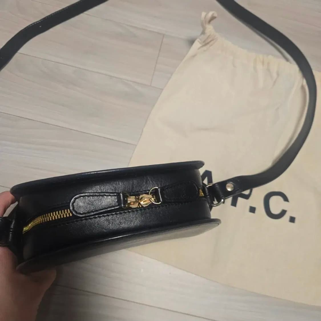A.P.C 아페쎄 하프문미니 블랙 가방 크로스백 상품이미지3