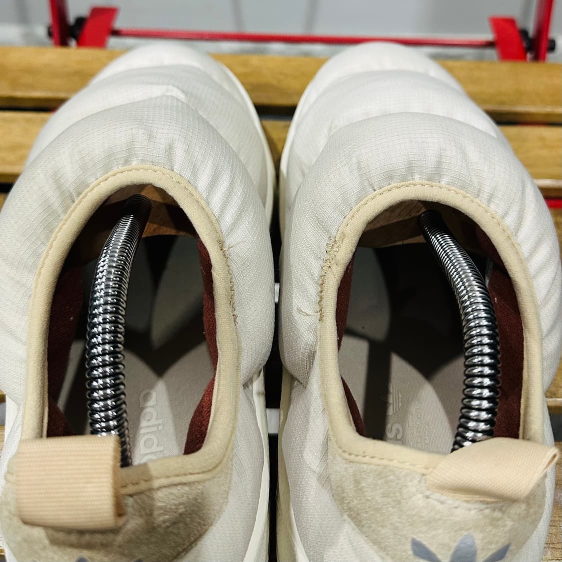 245) 아디다스 패딩화 여성 여자 방한화 퍼피랫 아이보리 뮬 상품이미지5