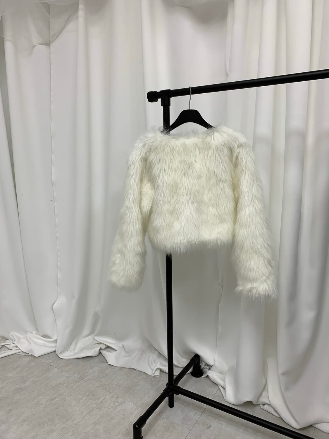 화이트 크롭 퍼자켓 상품이미지2