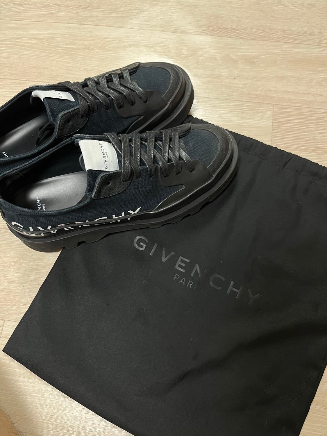 (희귀매물☀️) 지방시 클래펌 로고 캔버스 스니커즈 블랙 상품이미지3