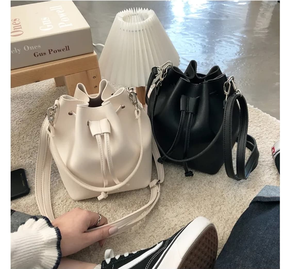 (새상품) 블랙 무광레더 복조리 버킷백 상품이미지4