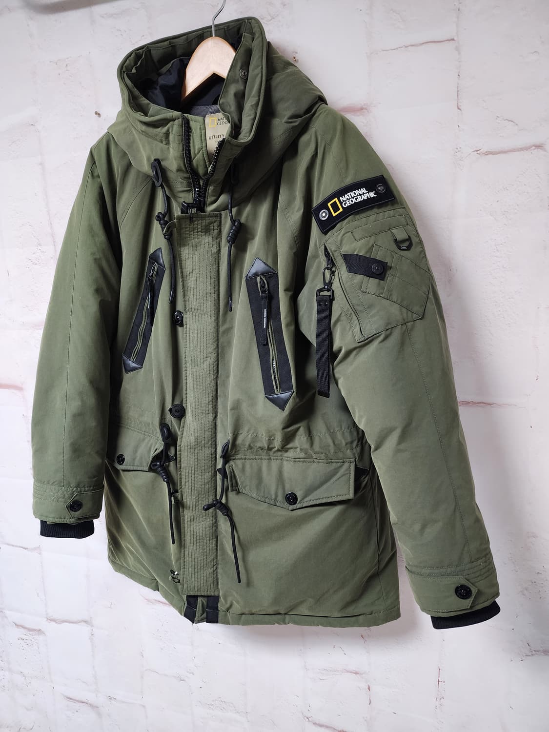내셔널지오그래픽 
카키색 패딩 야상 점퍼 상품이미지1