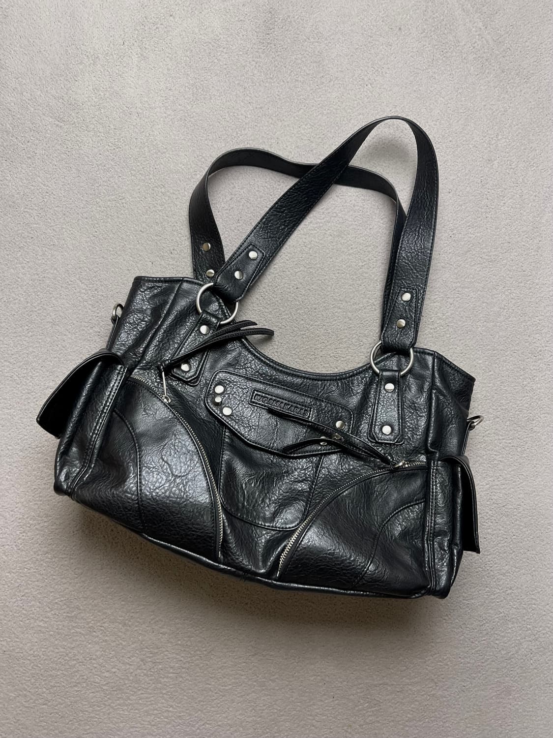 이우가마카라스 스터드 숄더백 블랙 상품이미지1