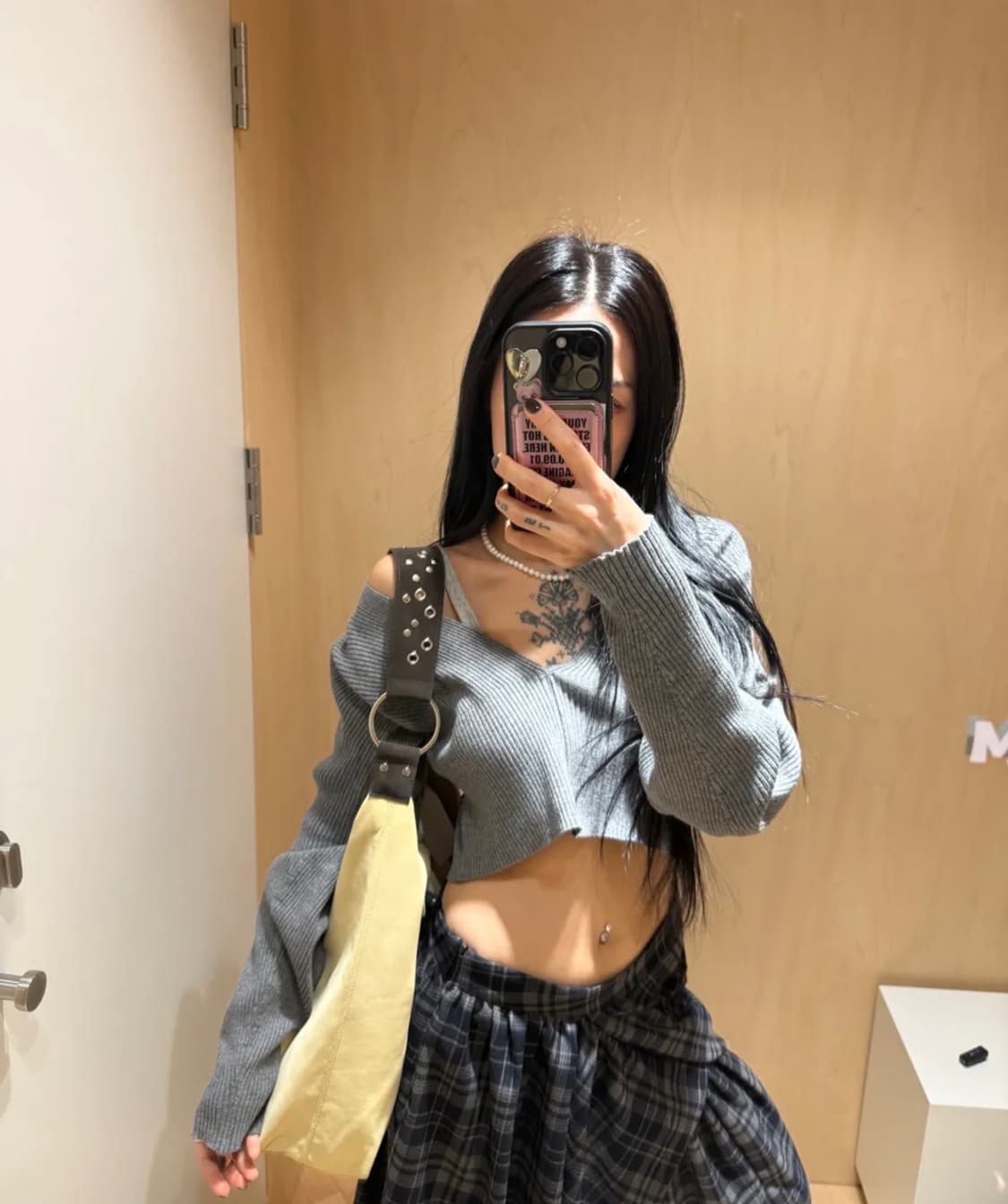 미스테리어스호텔 브이넥 니트 그레이 상품이미지1