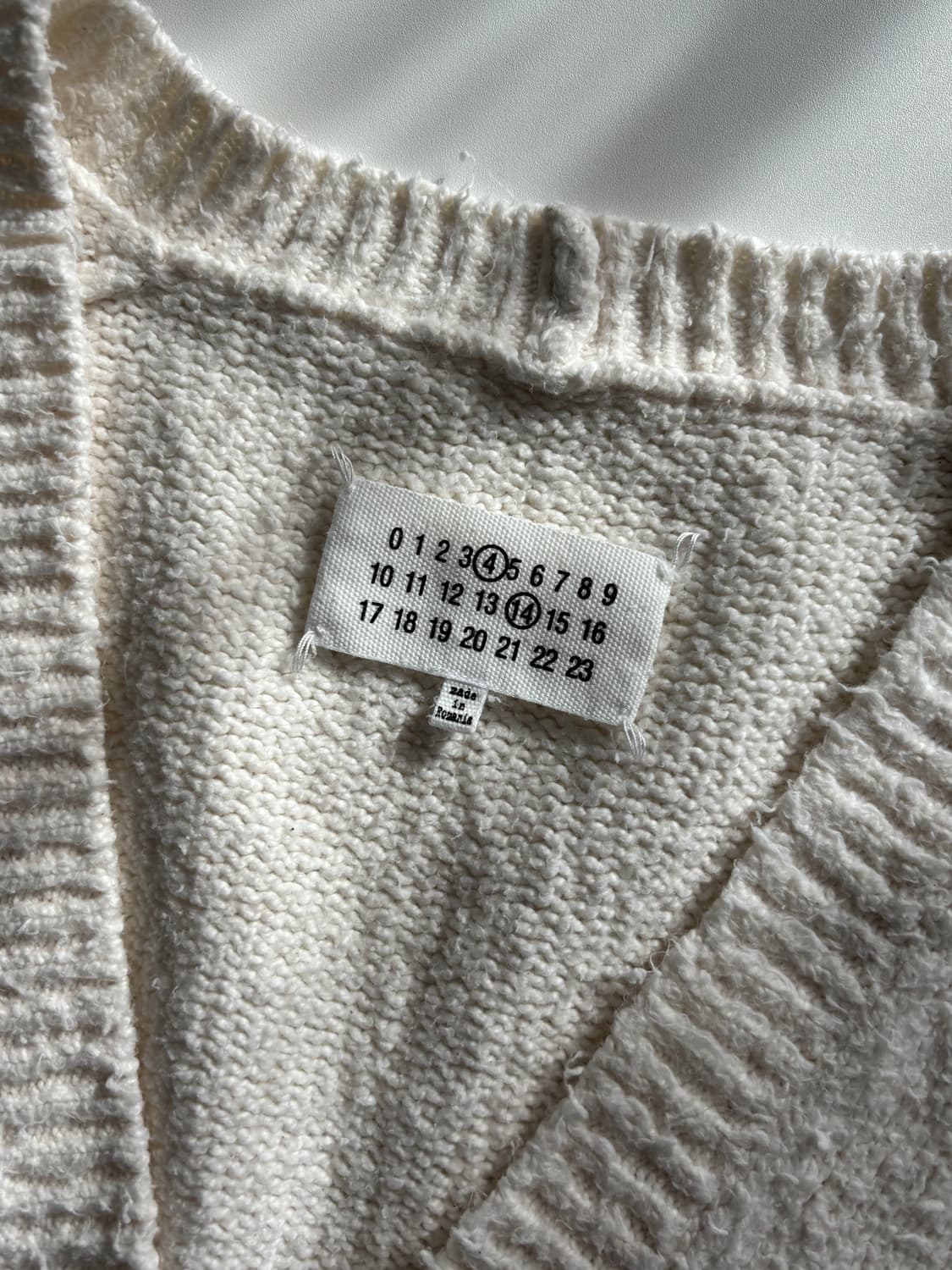 Maison Margiela 메종마르지엘라 아이보리 컬러 부클 가디건 상품이미지7
