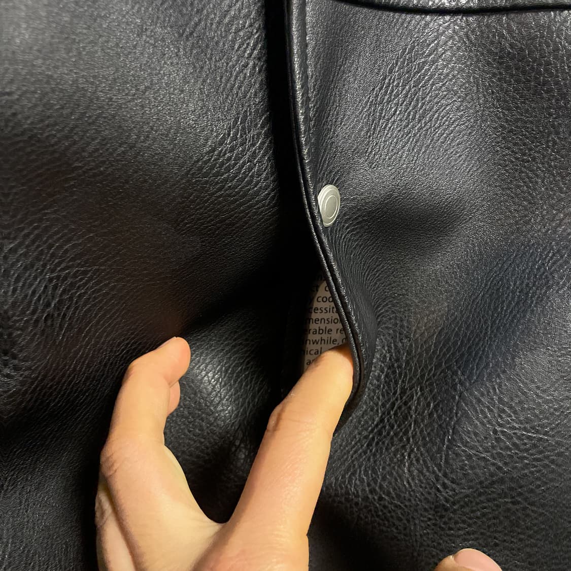 드레스볼륨 블랙 페이크 레더 봄버 자켓 상품이미지3