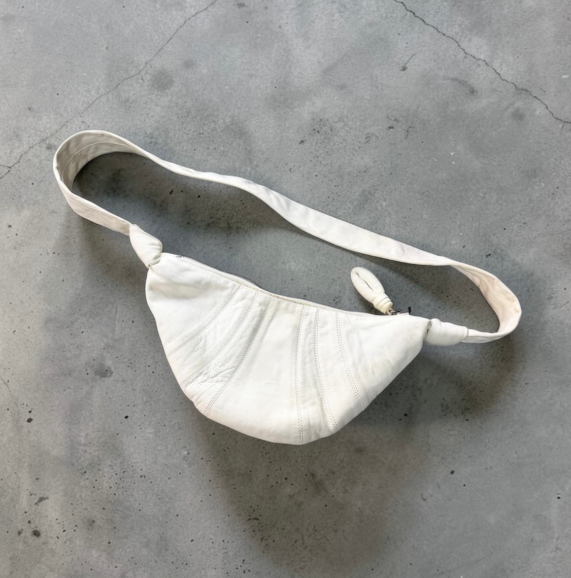 르메르 스몰 크루아상 나파 레더 크로스백 화이트 상품이미지2