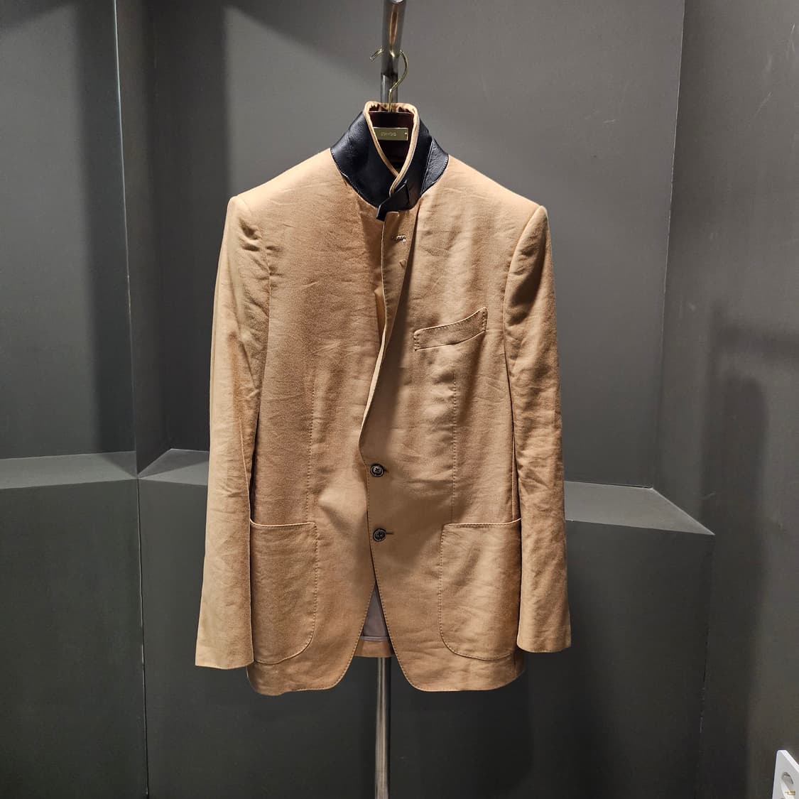 톰포드 레더 트리밍 아티쿠스 헤링턴 블레이저 상품이미지1