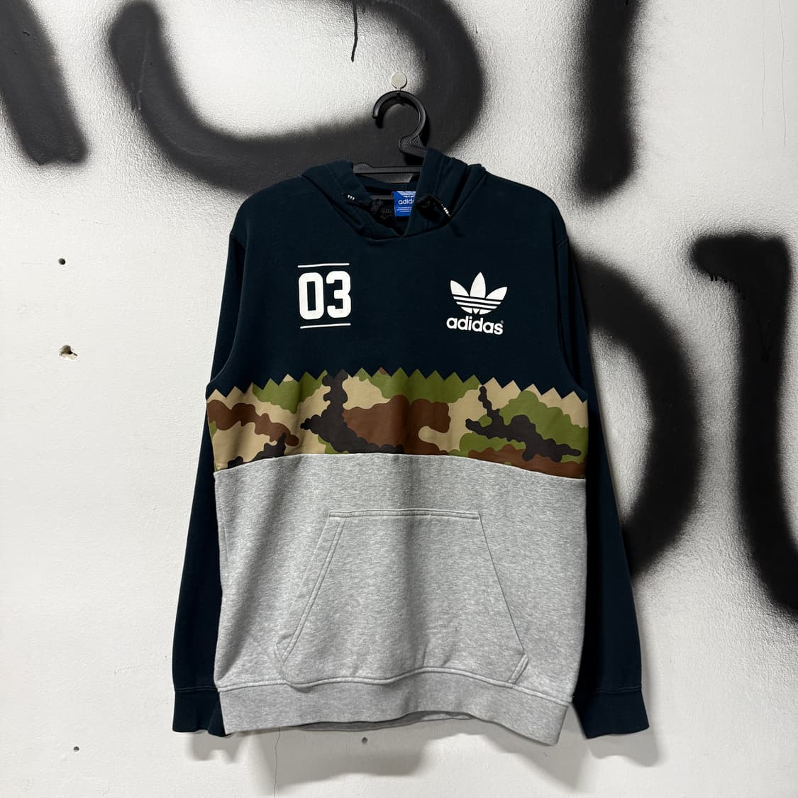 아디다스 파이어버드 카모 디테일 배색 후드 티셔츠 상품이미지1