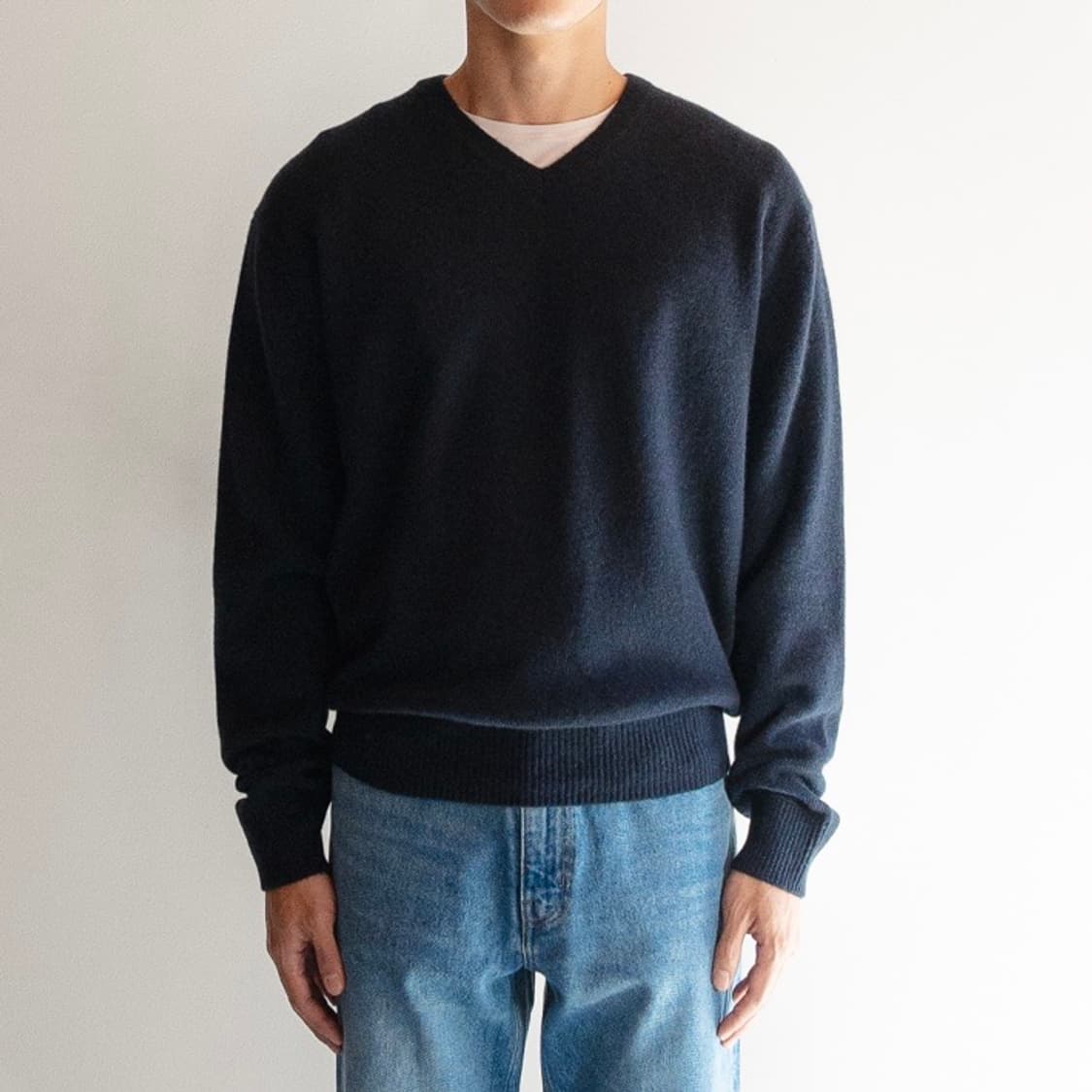 Sew 스테디에브리웨어 코지 울 캐시미어 브이넥 니트 (다크 네이비) 상품이미지1