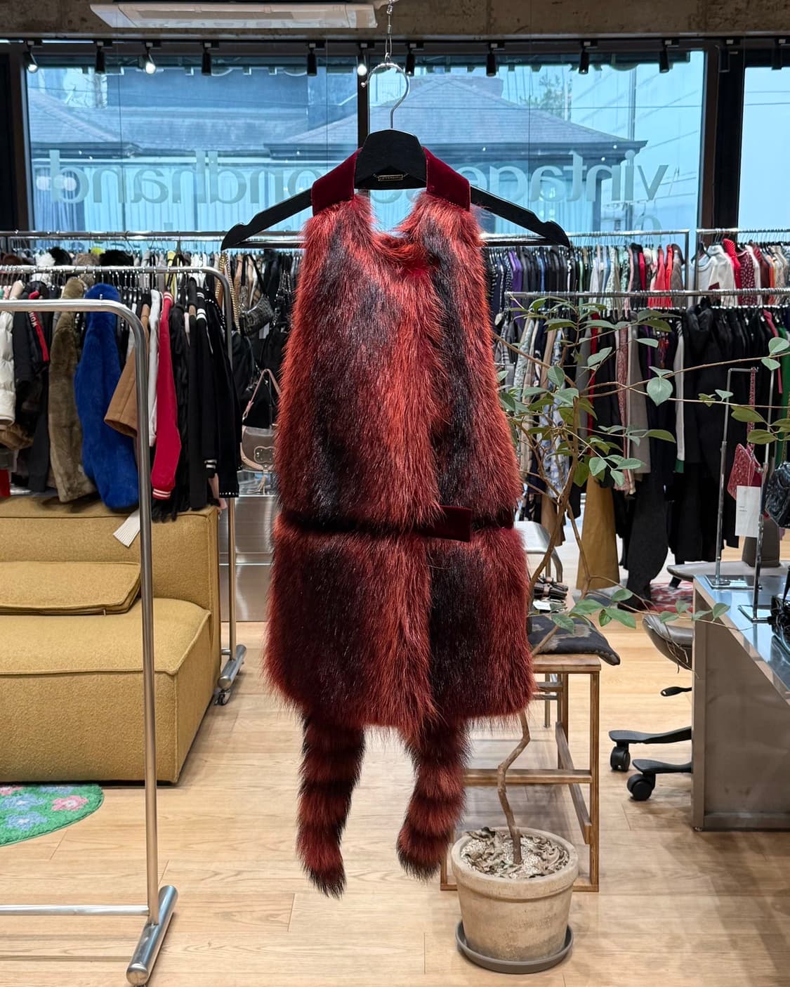 지방시 레드 15fw 리카르도 티시 라쿤 퍼 베스트 자켓 상품이미지1