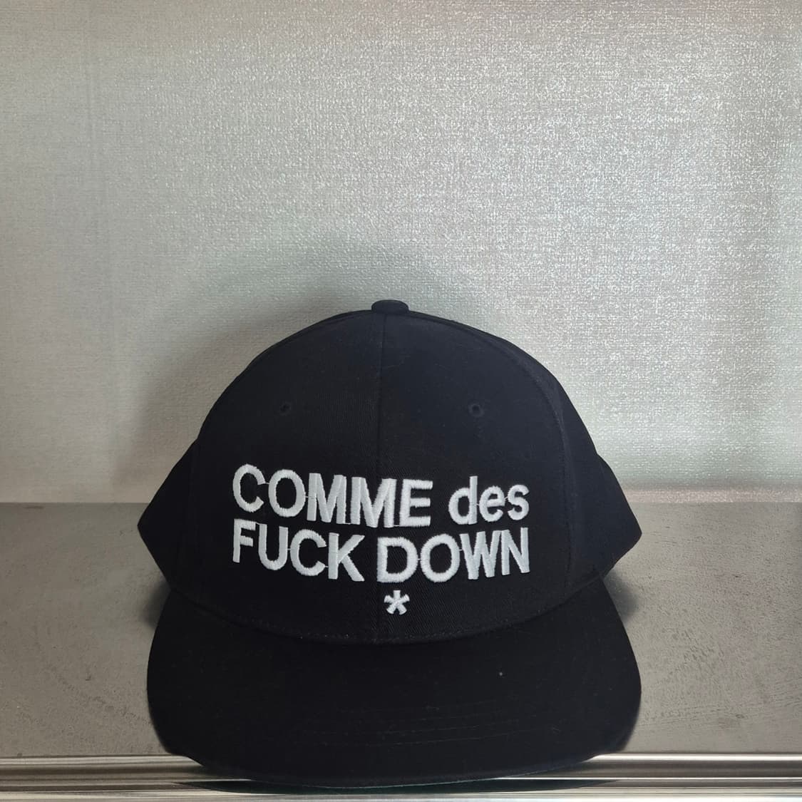 COMME des FUCK DOWN Cap (나우아임영 착용) 상품이미지1