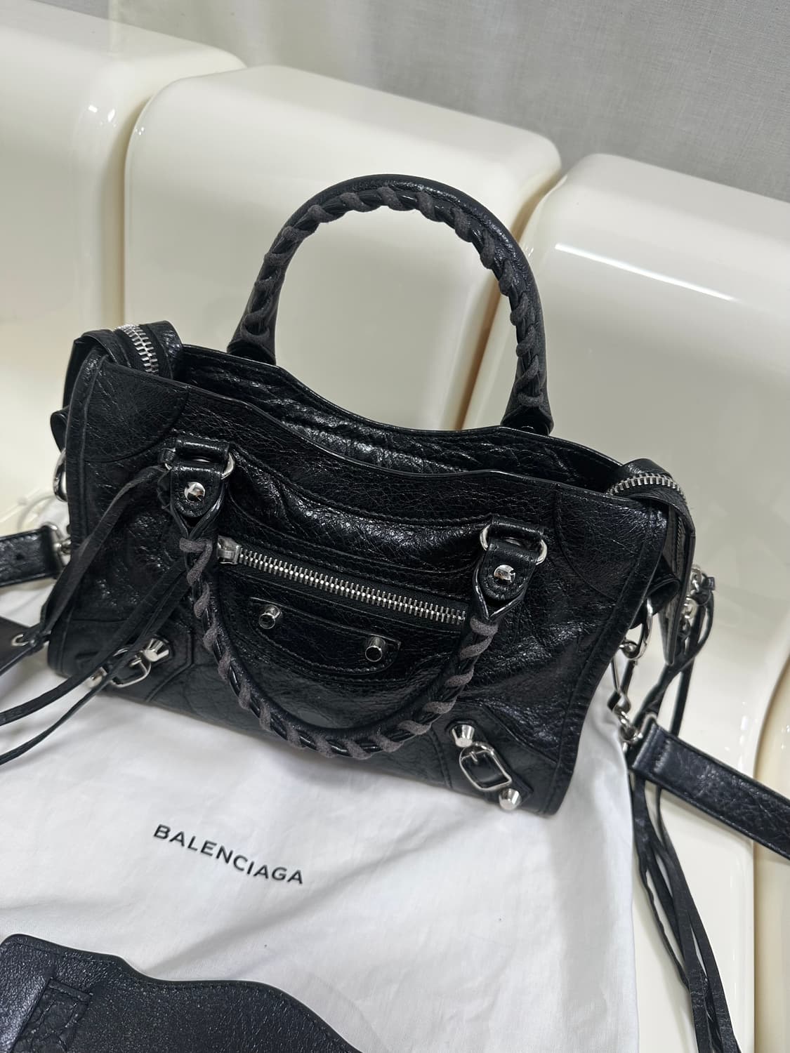 [SA 정품] 발렌시아가 시티 모터백 미니 블랙 상품이미지4