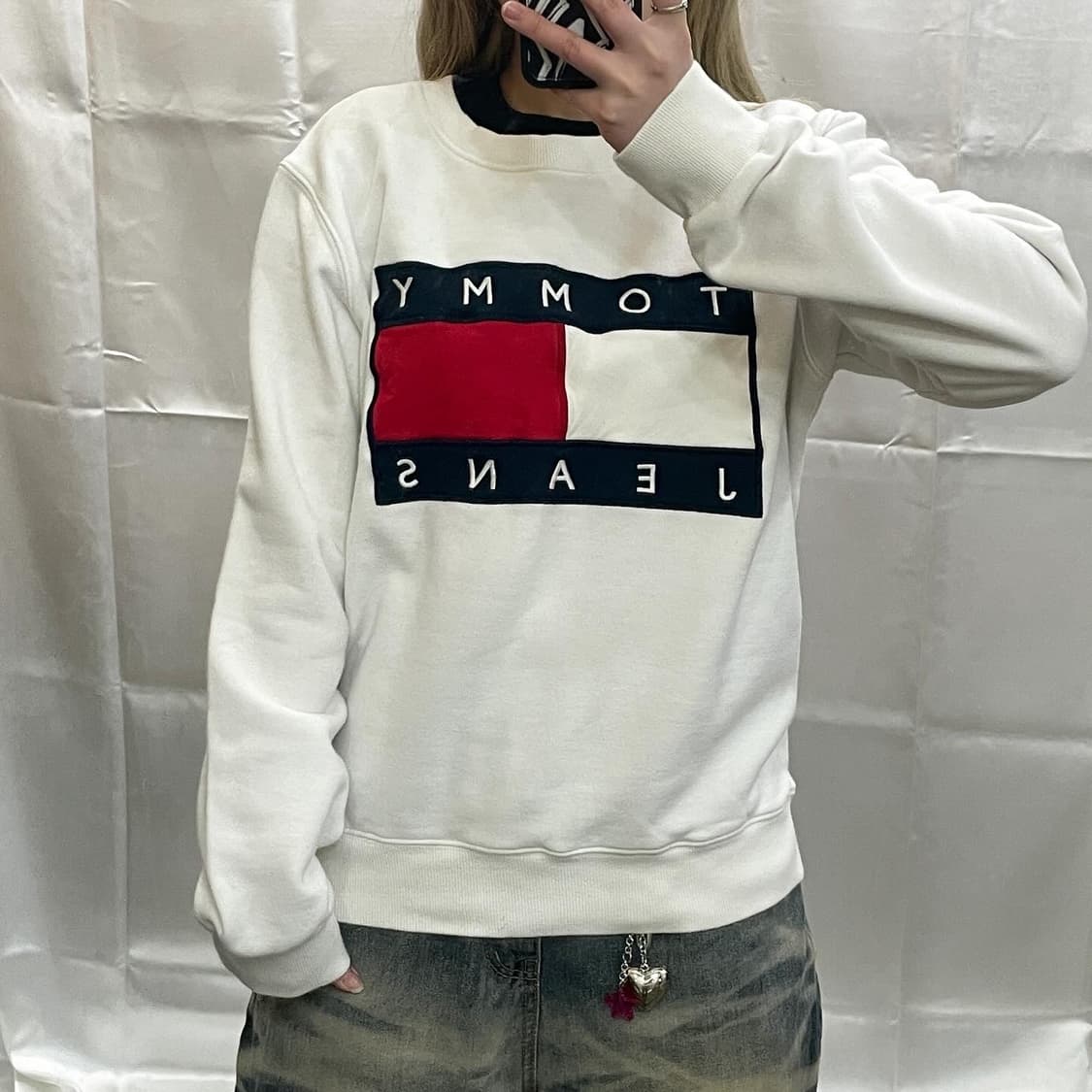 타미 힐피거 빅로고 화이트 맨투맨 상품이미지1