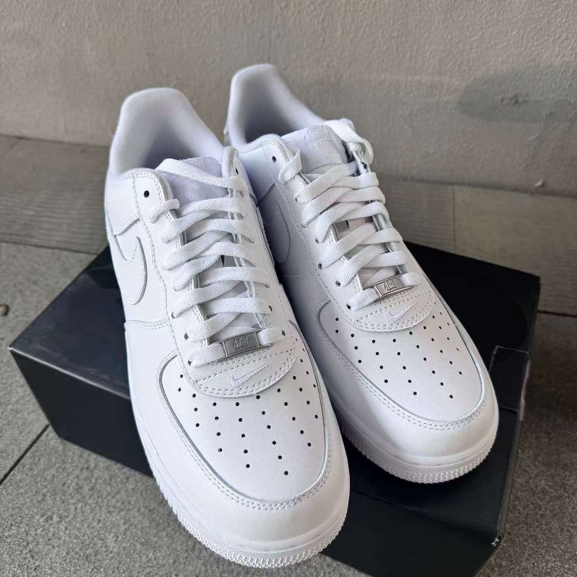 나이키 x 슈프림 에어포스 1 로우 화이트 260MM
 상품이미지3