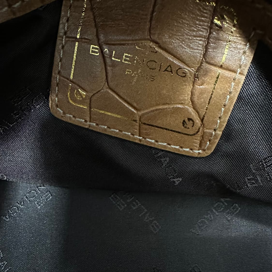 발렌시아가 셔링 카멜 악어패턴 소가죽 토트백 상품이미지5