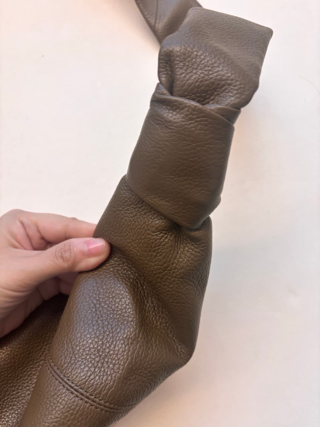 (새상품) 르메르 크루아상백 Taupe 상품이미지3