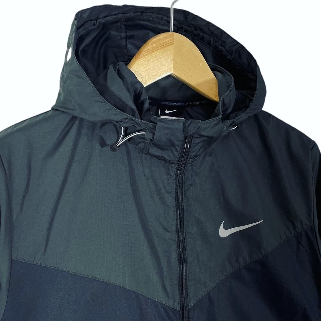 Nike Swoosh Logo Windbreaker 상품이미지2