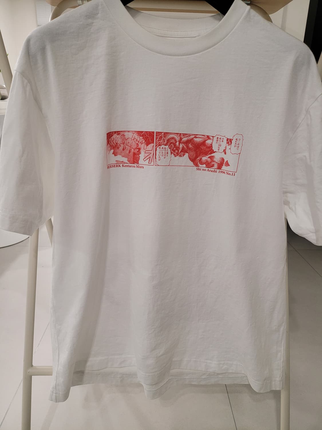 거장의 혼이 담긴 한 장" – 유니클로 x 베르세르크 UT (XXL) 상품이미지2