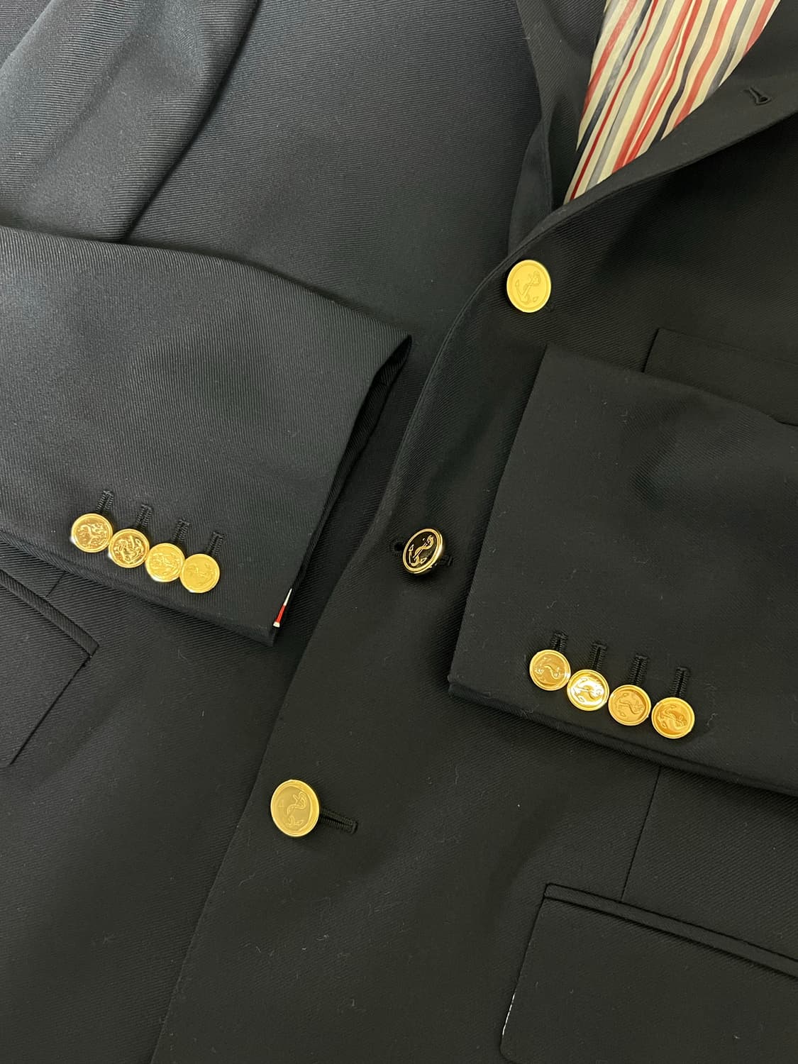 [정품] 새상품급 / 톰브라운 암밴드 금장 블레이저 네이비 5size 상품이미지2