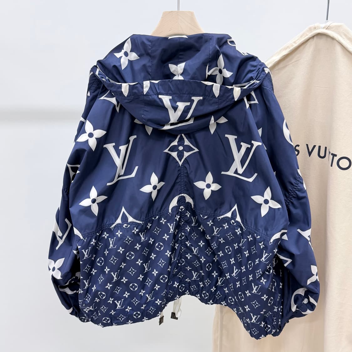 [S급/40] 루이비통 모노그램 여성 후드 바람막이 자켓 블루 상품이미지4
