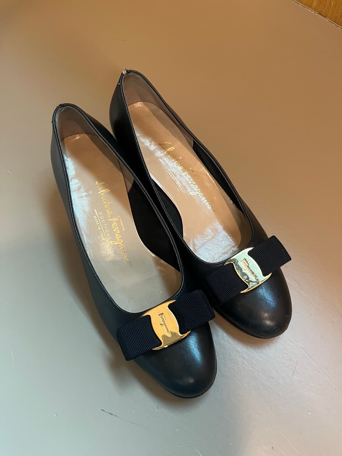 페라가모 리본 로퍼 상품이미지1