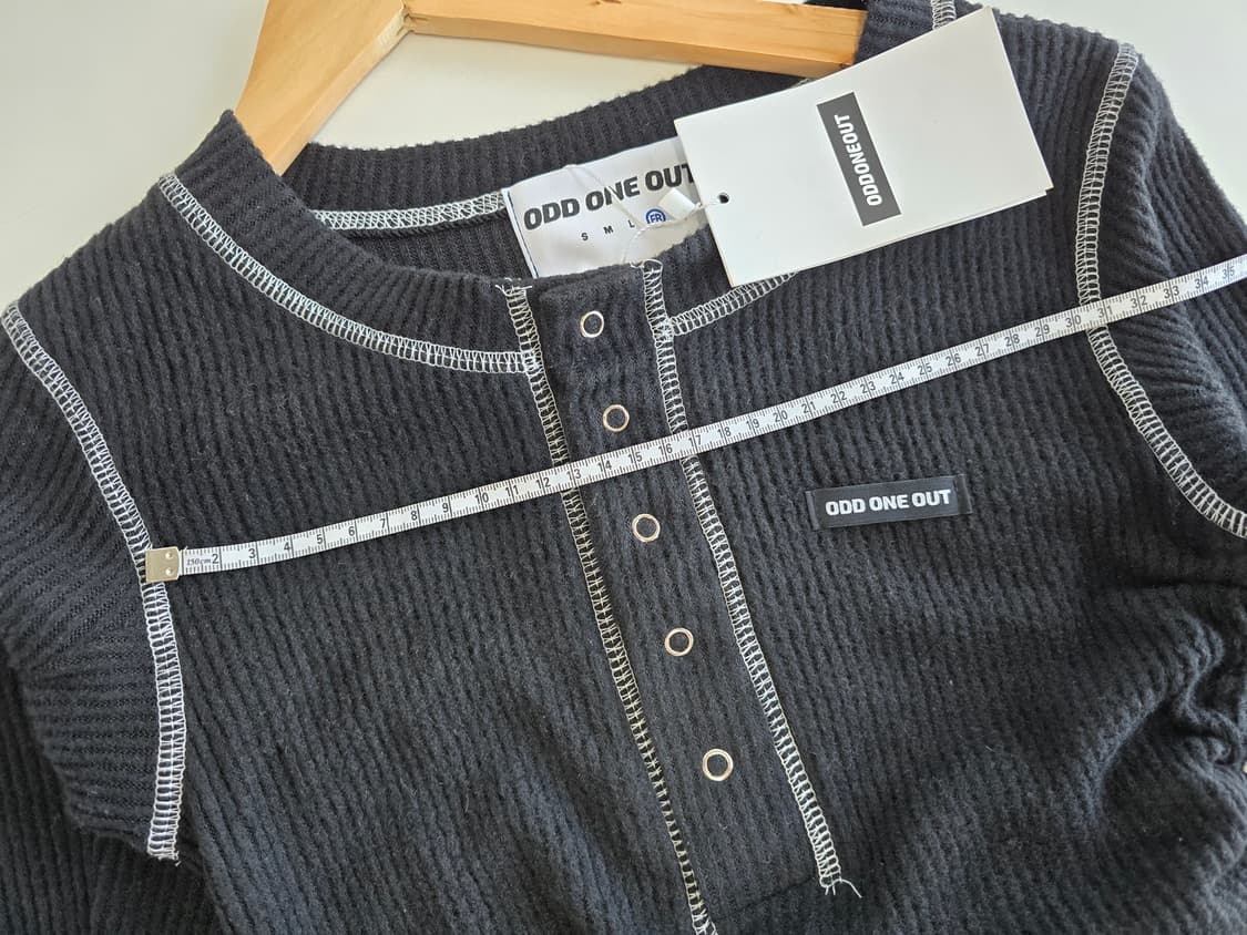 오드원아웃 Colored sewing string top black F 상품이미지4