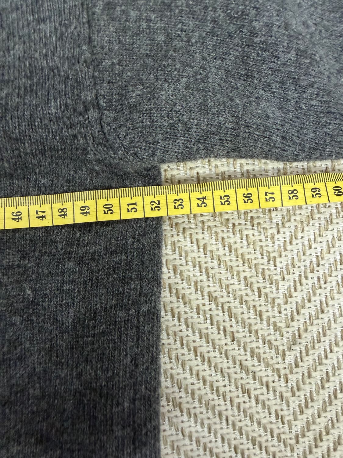 정품) 미우미우 신형 여성 백로고 그레이 가디건 40 상품이미지9