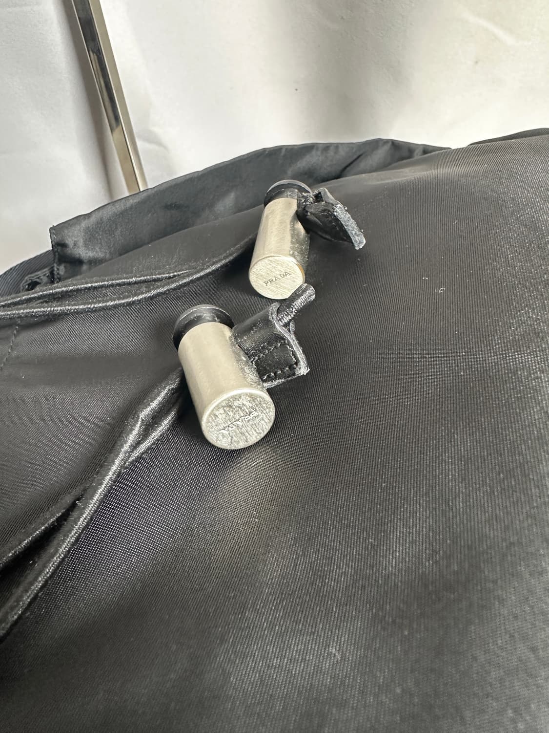 프라다 나일론 드로스트링 크로스백 상품이미지9