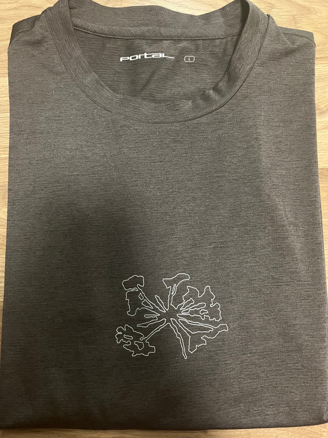 포탈(Portal) lateral peak 반팔티 판매 상품이미지3