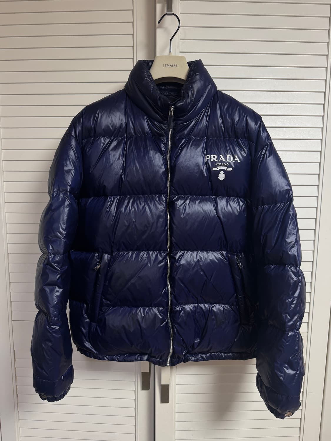 24년 구입 프라다 로고 패딩 세미 오버 M 상품이미지1