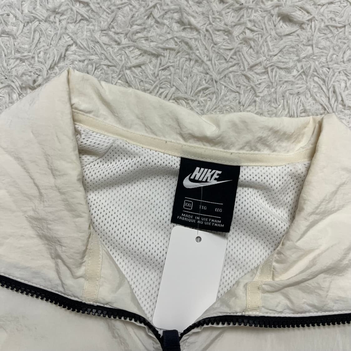 Nike big swoosh white windbreaker 상품이미지6