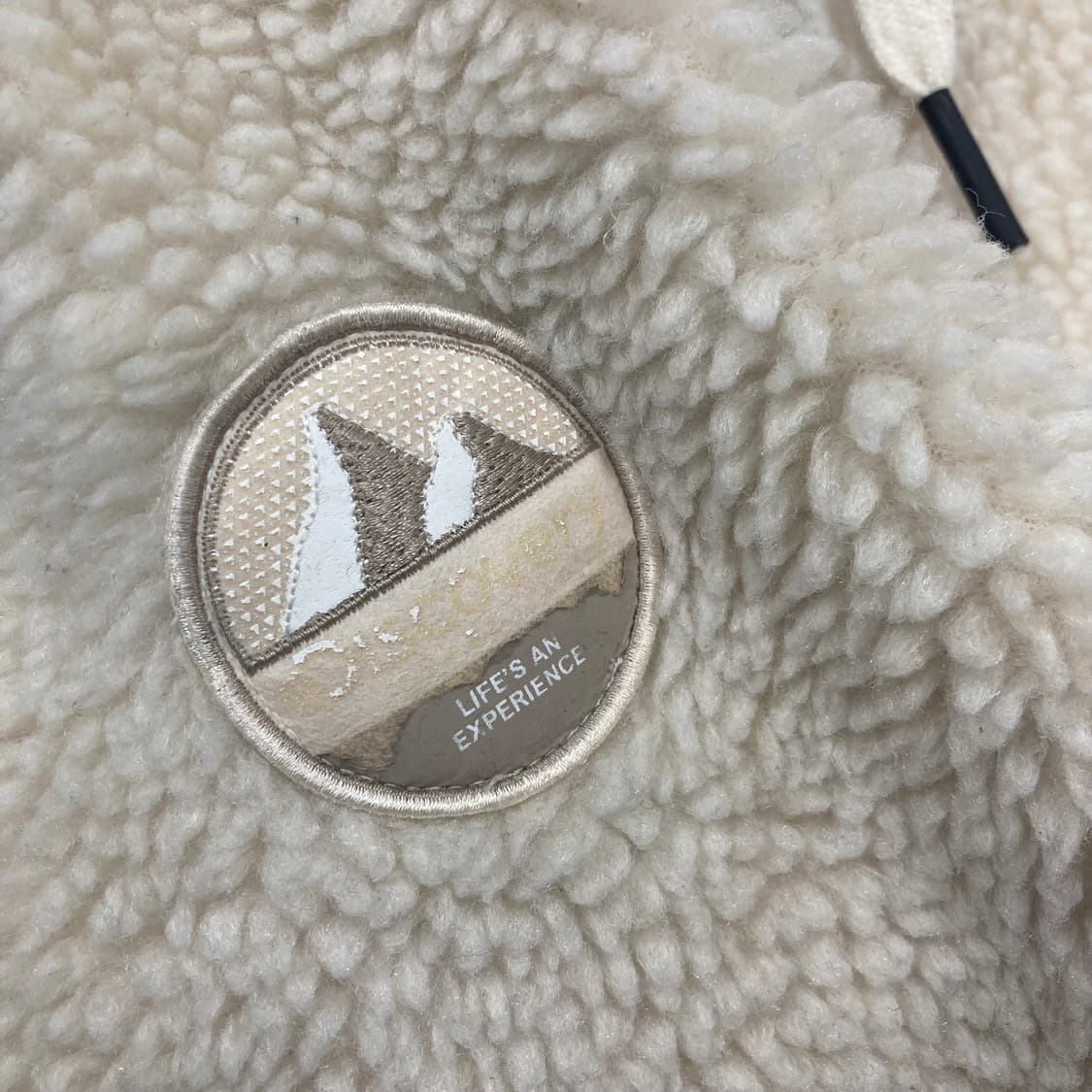 디스커버리 아이보리 컬러 스몰 로고 쉐르파 자켓 상품이미지3