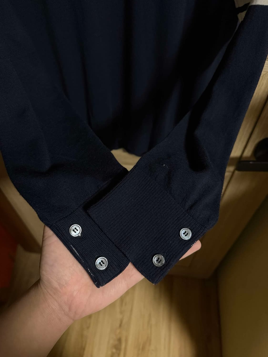 톰브라운 사선완장 메리노 울 니트 네이비 3 상품이미지6