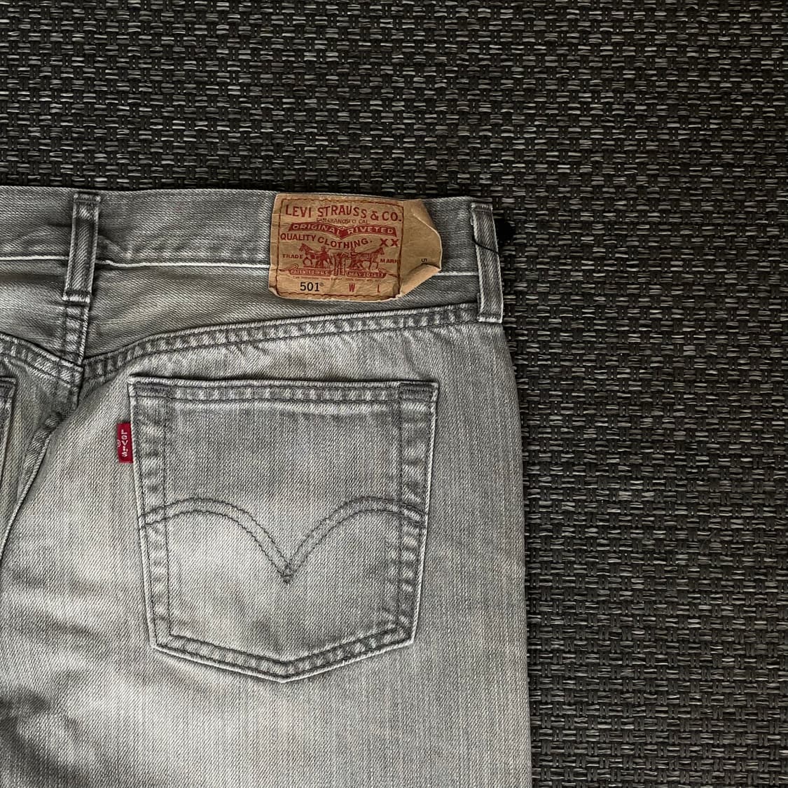 (27) 리바이스 501 27x32 연그레이 버튼플라이 워싱 데님팬츠 상품이미지7