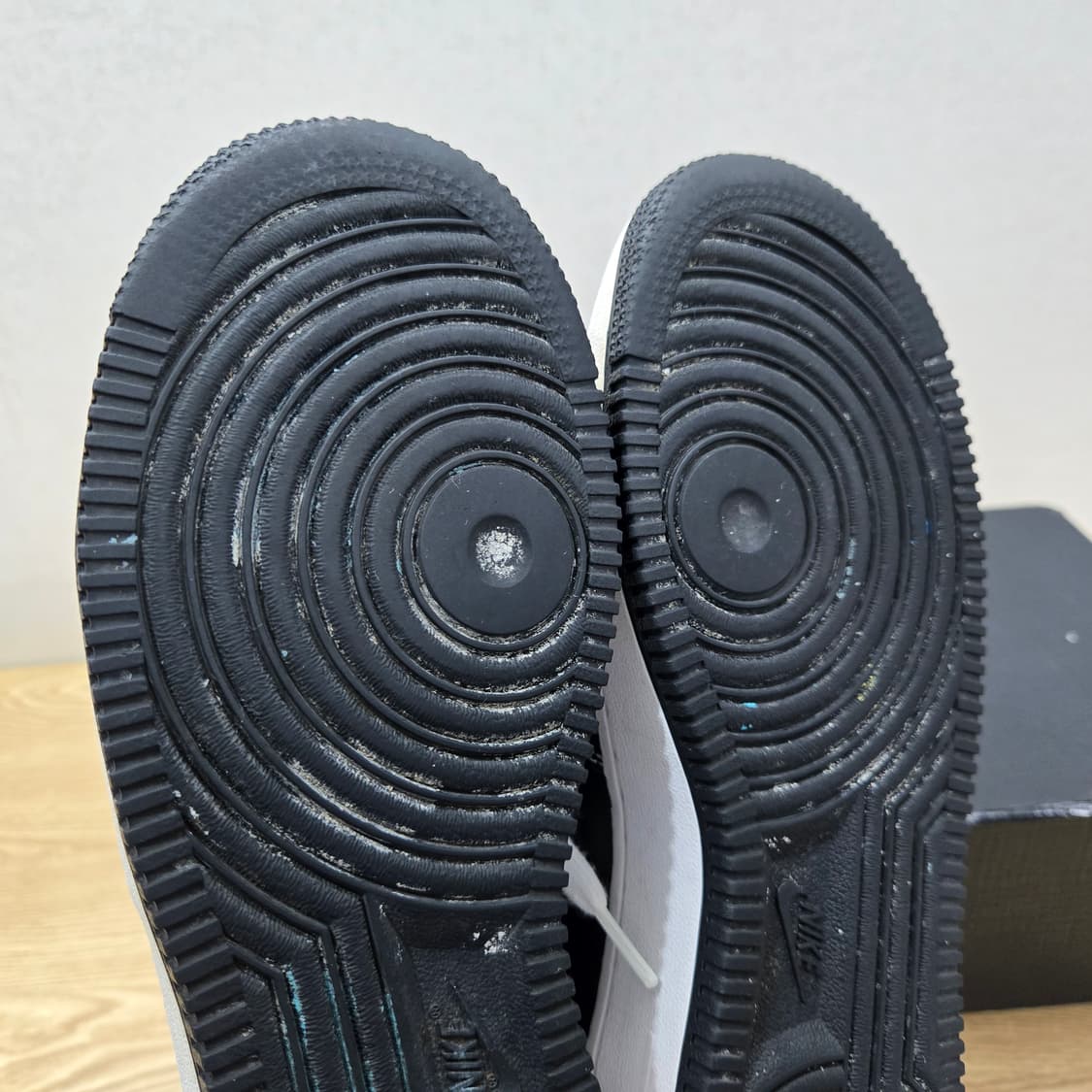 246 나이키 에어포스1 로우 블랙 화이트 상품이미지8