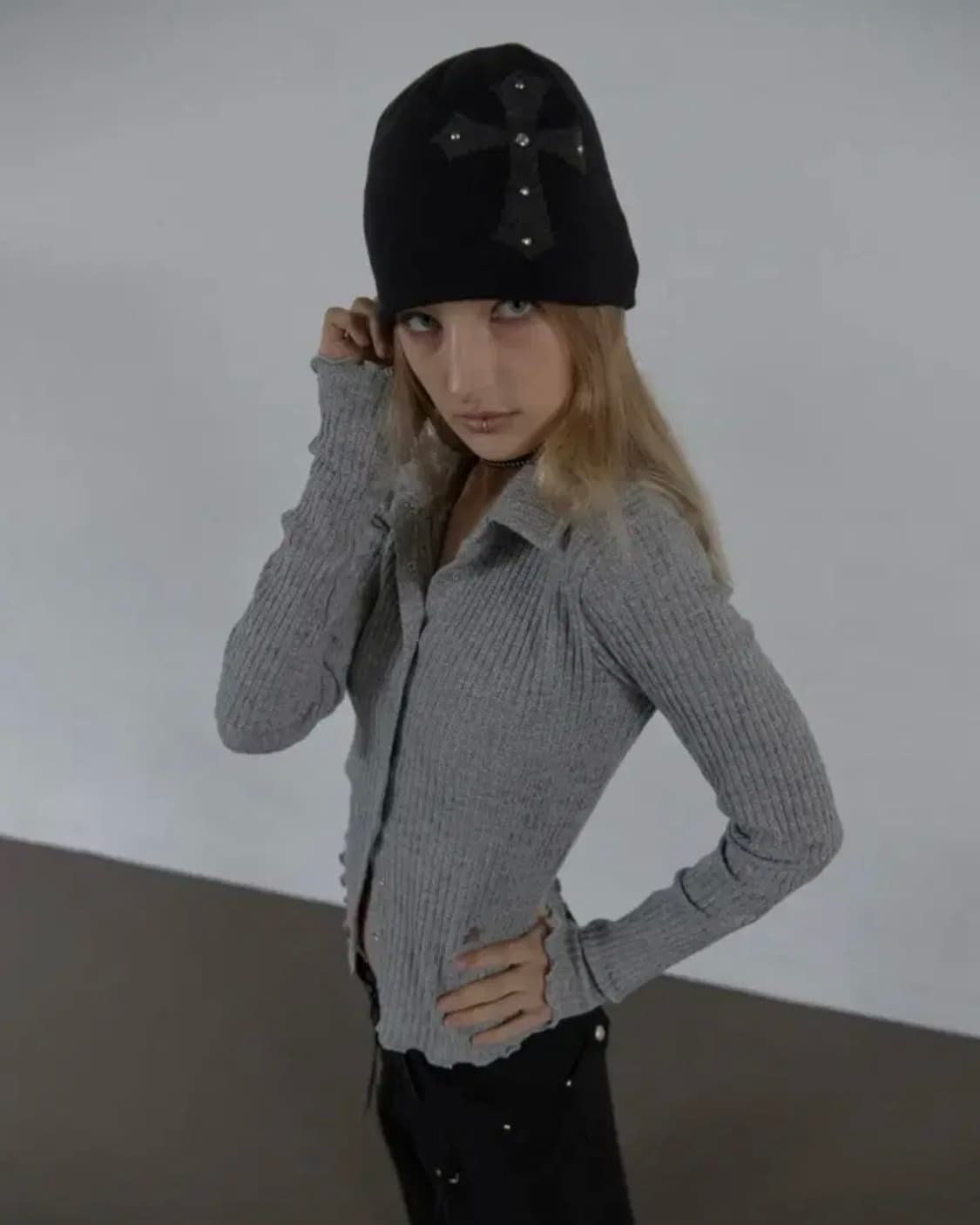 셋업이엑스이 CROSS STUDDED BEANIE / BLACK 상품이미지3