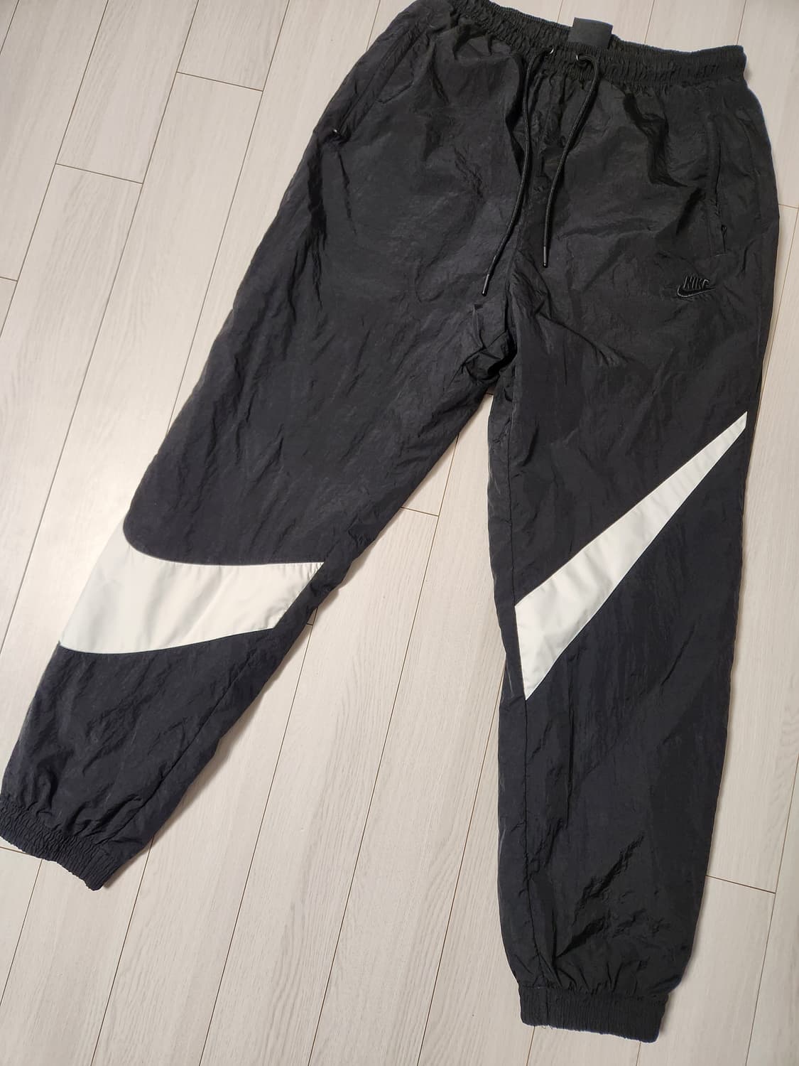 새상품급)나이키 빅스우시 우븐 트레이닝 팬츠 사이즈m

여러 중고사이트에 상품이미지1