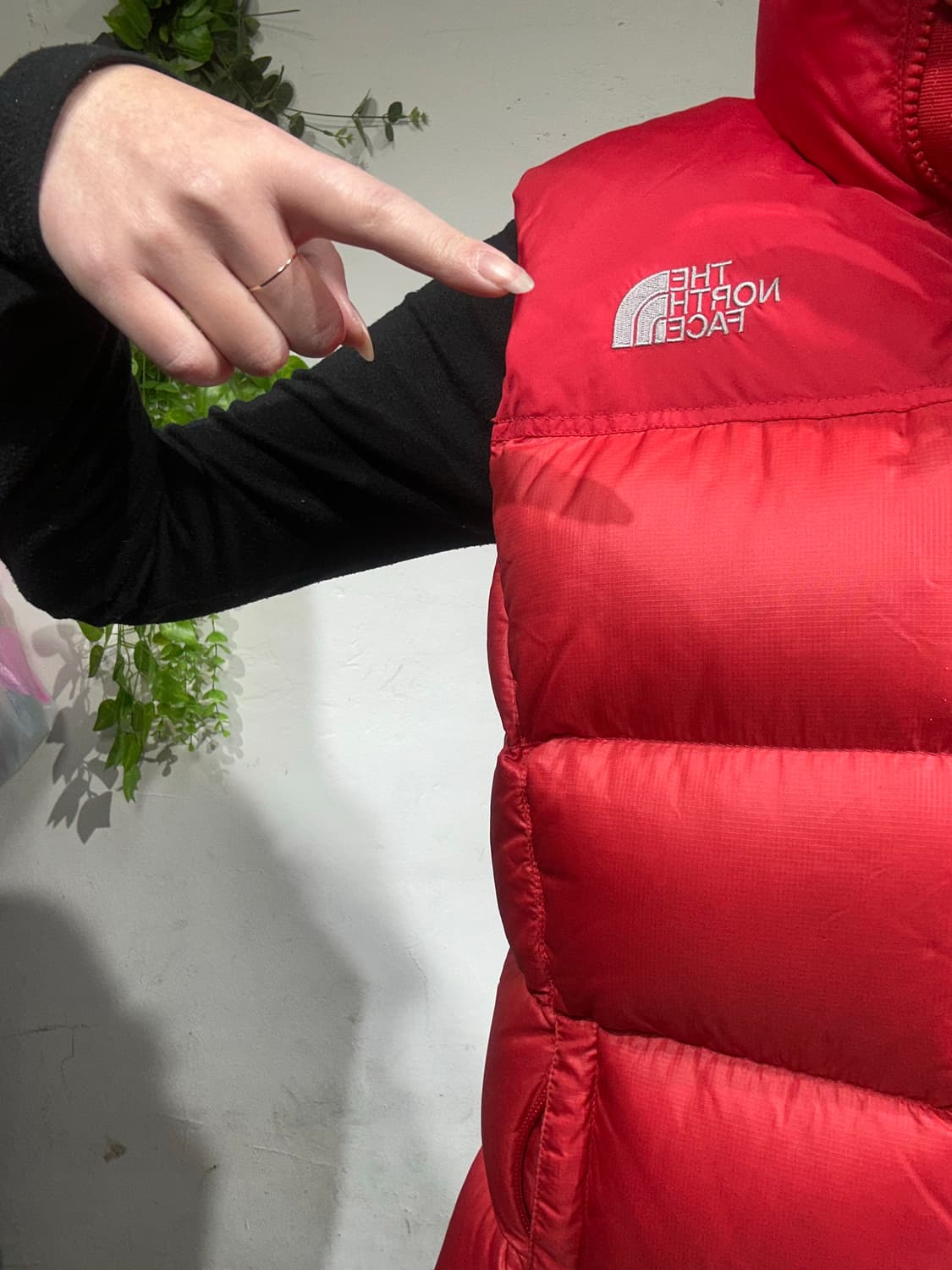 노스페이스 레드 패딩 조끼 M 상품이미지3